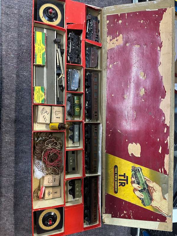 VINTAGE TWIN TRIX MODEL TRAIN SET