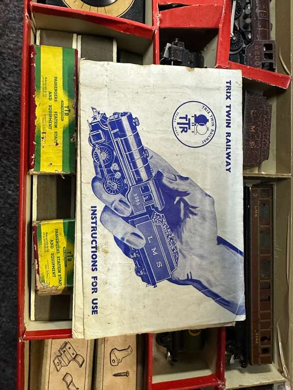 VINTAGE TWIN TRIX MODEL TRAIN SET