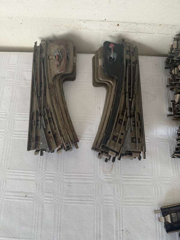 MODEL TRAIN TRACKS