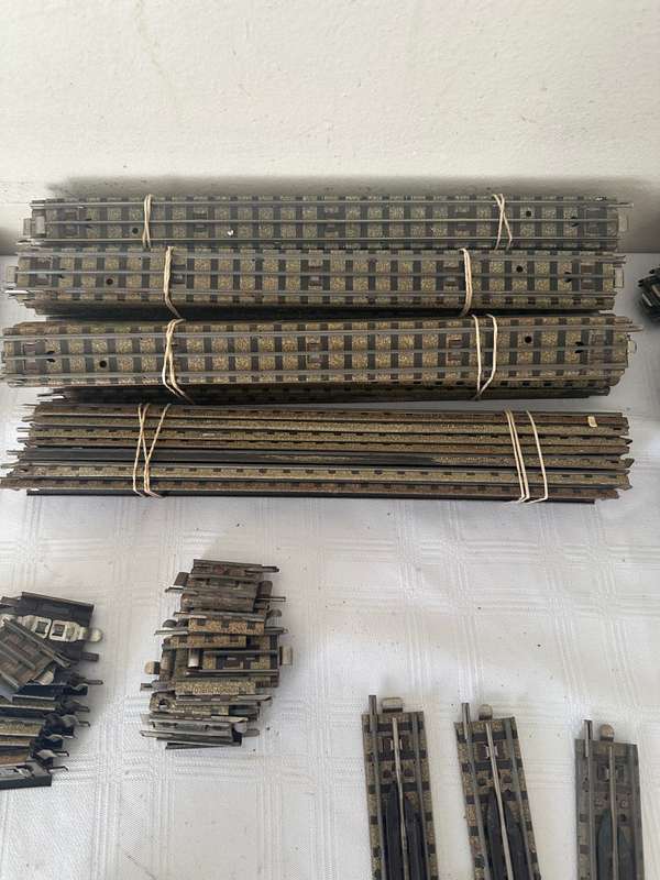 MODEL TRAIN TRACKS