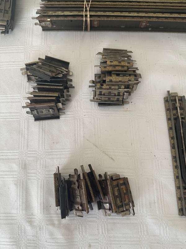 MODEL TRAIN TRACKS