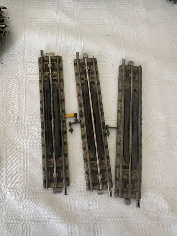 MODEL TRAIN TRACKS