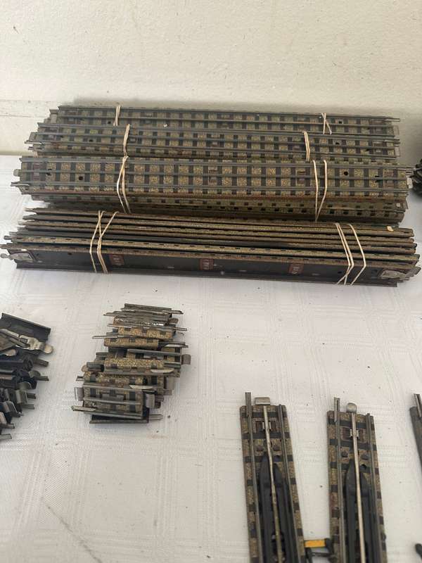 MODEL TRAIN TRACKS