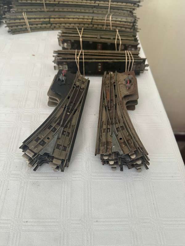 MODEL TRAIN TRACKS