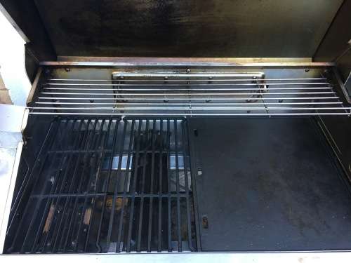Jetmaster 5 burner gas braai - R2.5k with cylinder - good condition