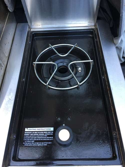 Jetmaster 5 burner gas braai - R2.5k with cylinder - good condition