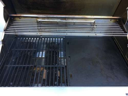 Jetmaster 5 burner gas braai - R2.5k with cylinder - good condition