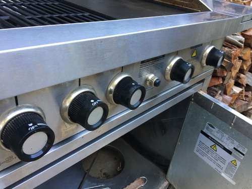 Jetmaster 5 burner gas braai - R2.5k with cylinder - good condition