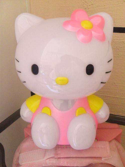 HELLO KITTY BEDSIDE LAMP  (large)