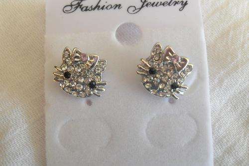 HELLO KITTY Crystal pink bow stud earings