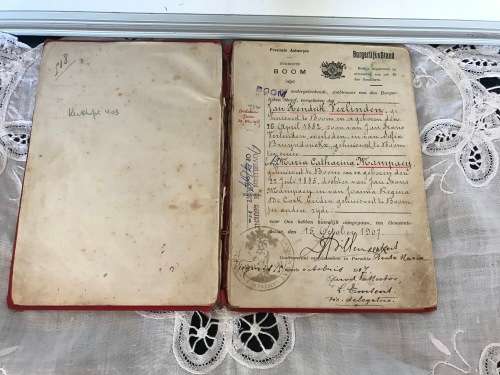 Antique original 'Belgiese Trouwboek', circa 1907.