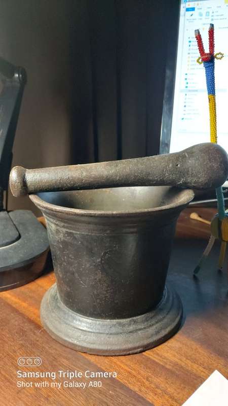 Antique/Vintage Solid Cast Iron Mortar and Pestle - 3 Pints