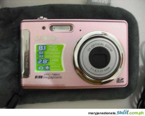 PINK Sanyo 8.1 MP  Digital Camera with Lithium Battery and Charger