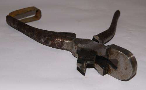 VINTAGE CATTLE EARMARKER