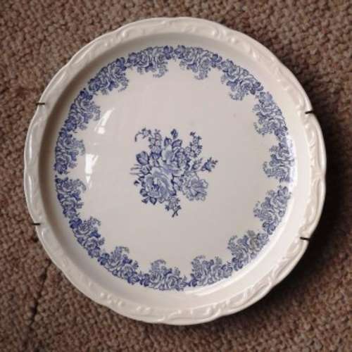 Beautiful Classic Blue and White display plate/platter with fitting included