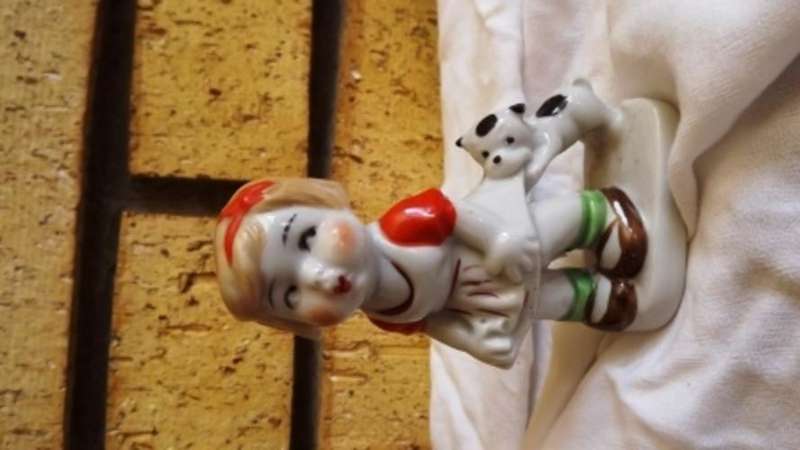 Stunning oriental Porcelain figurine