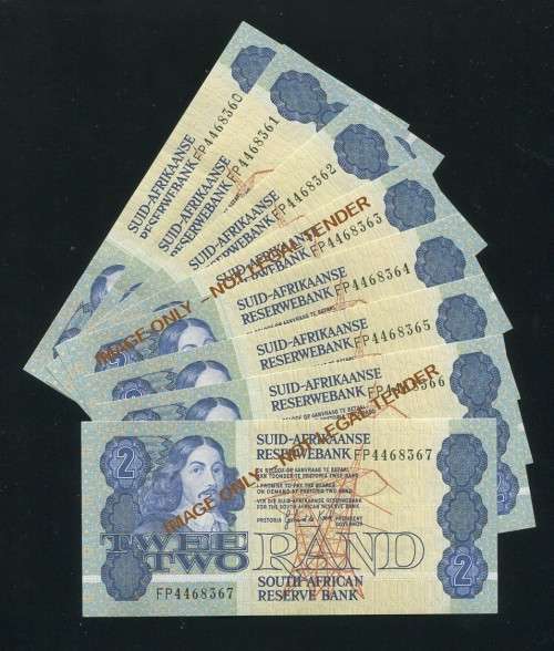 TWO RAND UNC G DE KOCK BANKNOTES IN SERIES 3rd ISSUE X 8 NOTES