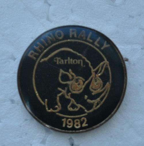 RHINO RALLY - TARLTON 1982 BADGE