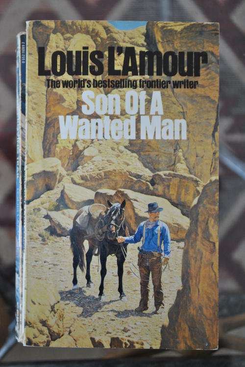 LOUIS L'AMOUR - SON OF A WANTED MAN