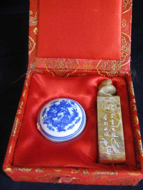 Boxed Chinese (marble) personal name stamp for 'Stella' plus seal ink pad