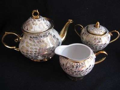 Gilded tea set with peacock pattern - Beautiful!