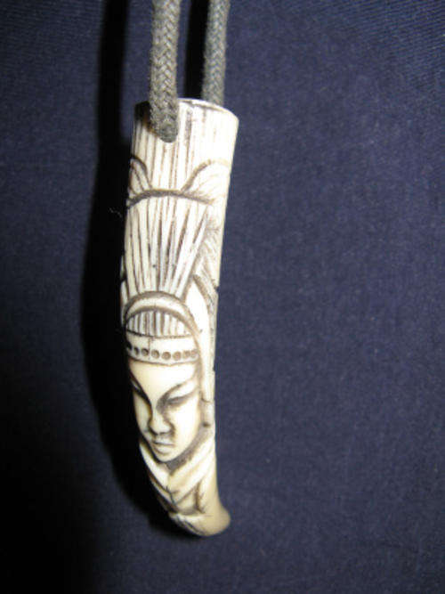 Saber tooth pendant with ethnic design