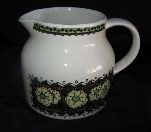 RETRO COLLECTIBLE: LARGE TAUNTON VALE JUG  (1960's)