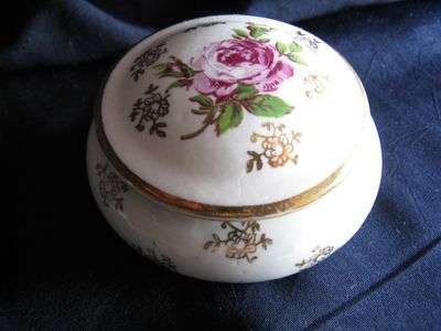 Vintage trinket box with rose and gilded flowers from Bavaria