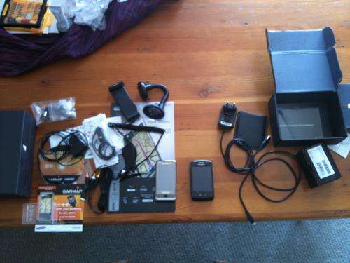 Bargain!Free Shipping!!!Bargain 2 PHONES 1 x Blakcberry storm 2 9550 and 1 X Samsung Omnia i900 8Gig
