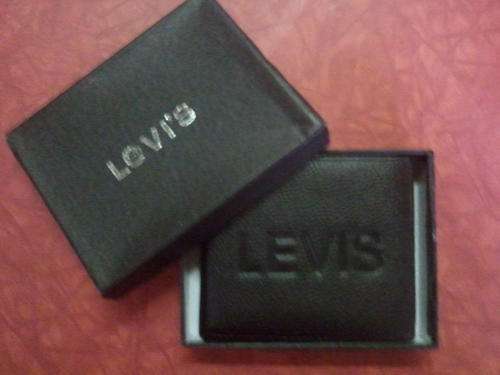 Mens Levis wallet-New-In box.