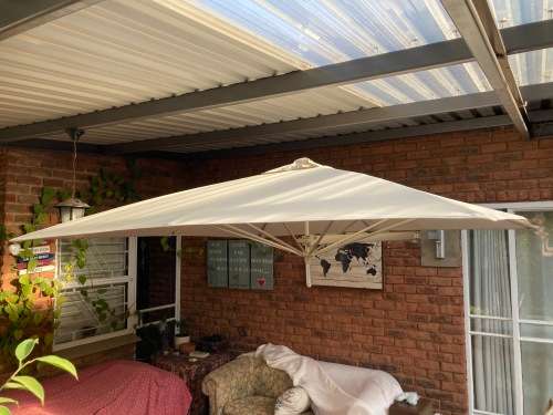 Patio/Garden Umbrella (Wall mounted) 2.5m Square