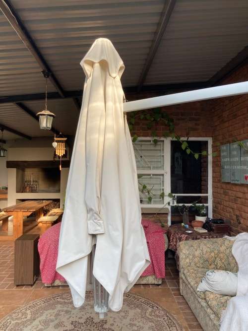 Patio/Garden Umbrella (Wall mounted) 2.5m Square