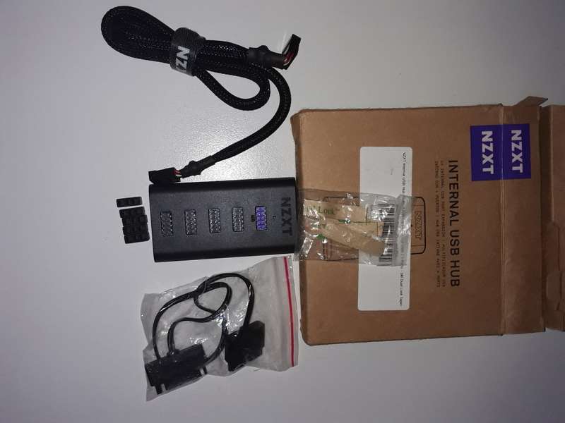 NZXT Internal USB Hub