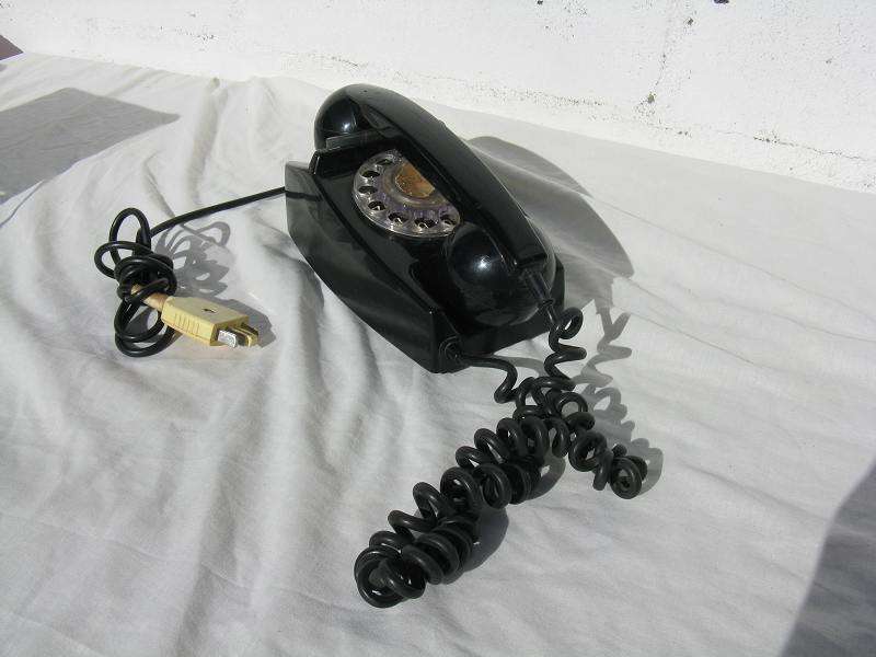 VINTAGE TELEPHONE. L 19.5cm. P&P=R40.