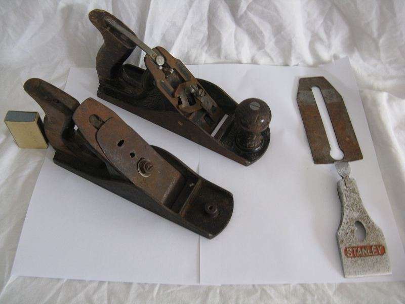 PARTS ONLY! BAILEY 4 MADE IN ENGLAND, 2'ND PLANE (ILLEGIBLE), STANLEY LEVER CAP & BLADE (ILLEGIBLE).