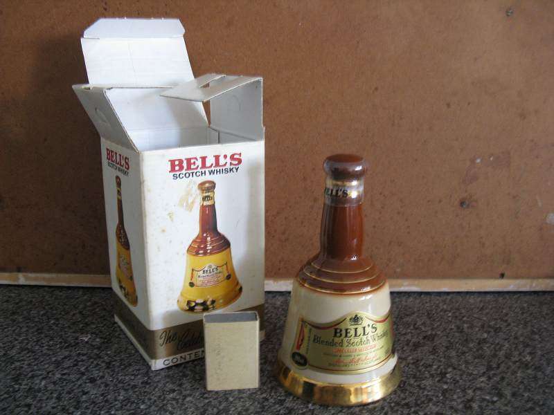 WADE BELL'S SCOTCH WHISKY PERTH SCOTLAND.