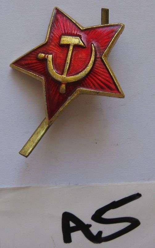 SOVIET CAP BADGE.