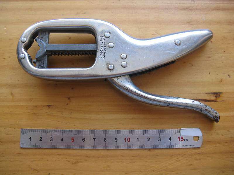 VINTAGE MADE IN ENGLAND CRACKERJACK NUTCRACKER/LOBSTER CRACKER.
