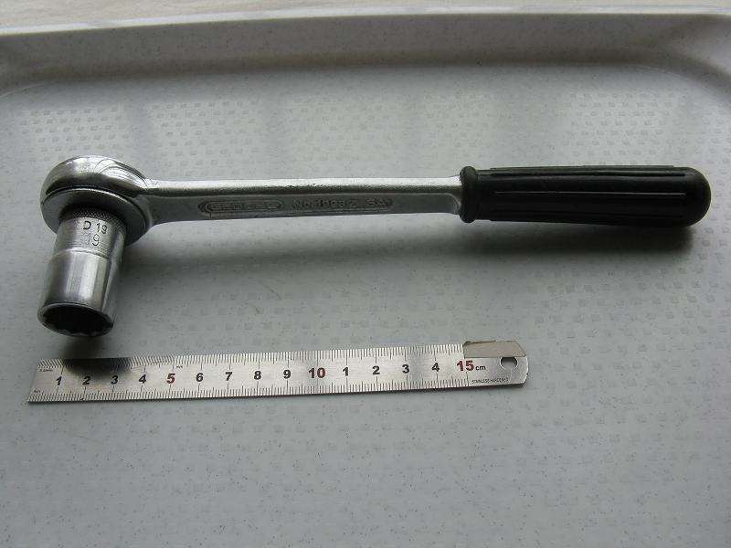 GEDORE RATCHET No. 1993Z SA  AND SOCKET D19 SA.