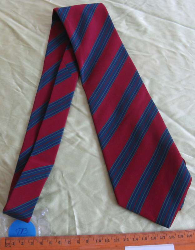 Yves Saint Laurent Cravates pure silk tie.
