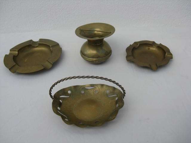 BRASS COMBO. H OF THE VASE 8cm. P&P=R33. (CR9)