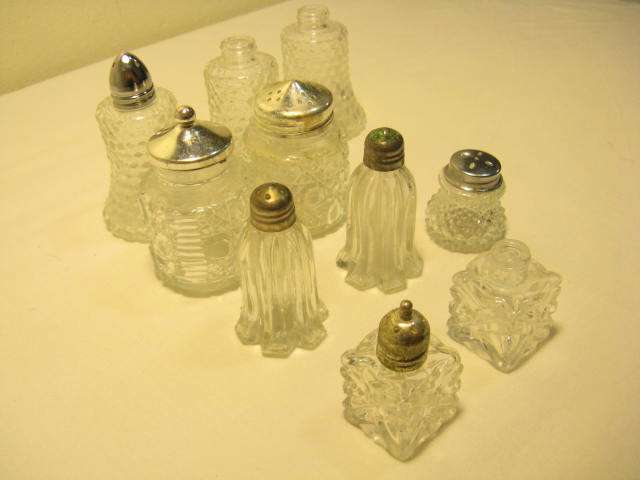 SALT & PEPPER POTS COMBO. H OF THE TALLEST ITEM H 8.5cm. (CR29)