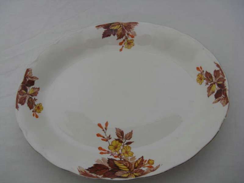 CREAMPETAL GRINDLEY ENGLAND LARGE PLATE. L 36cm x W 30cm. P&P=R33.  (CR31)