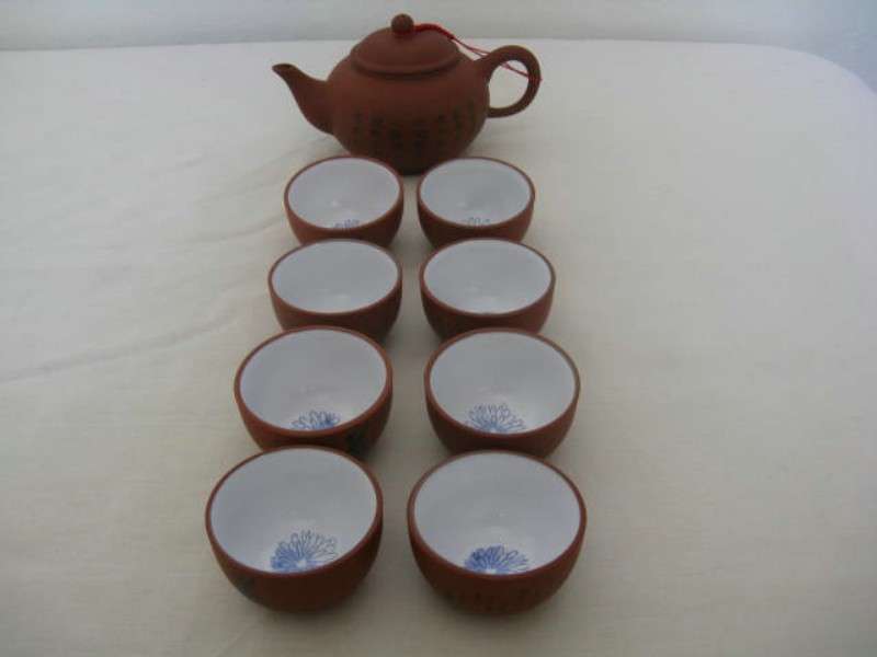 CHINEESE TEA SET. H OF CUPS = 3cm x D ON TOP 5cm. P&P=R37. (CR10)