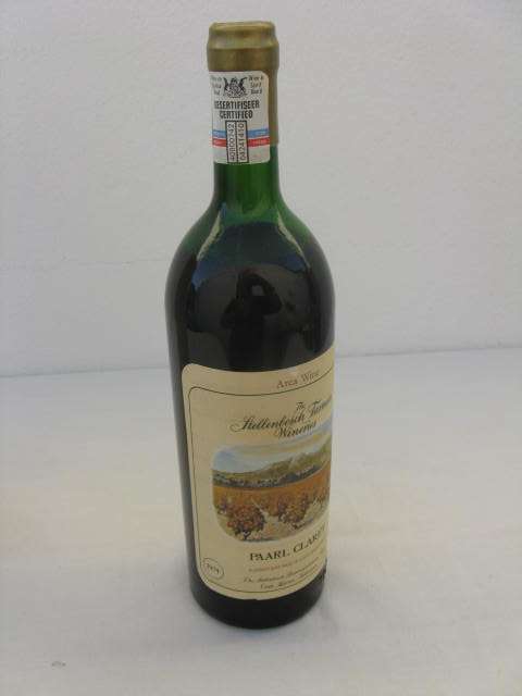 STELLENBOSCH FARMERS' WINERIES.PAARL CLARET.750ml.***DISPLAY PURPOSES ONLY***. P&P=R33. (CR38)