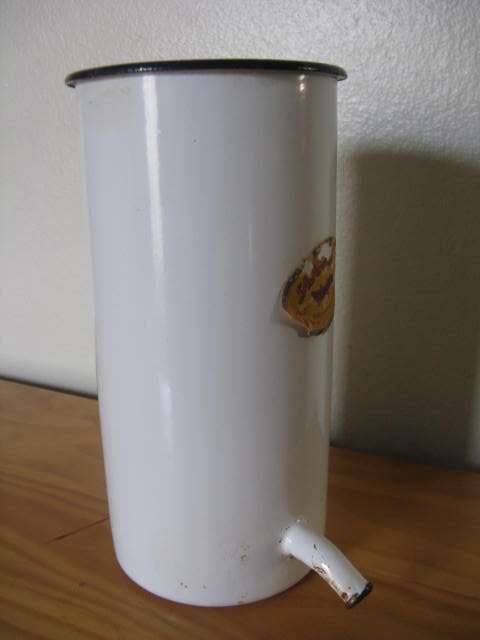 VINTAGE MEDICAL APPARATUS. SALAMANDER 100% PURE ENAMELWARE MADE IN CZECHOSLOVAKIA. H 19.5cm.