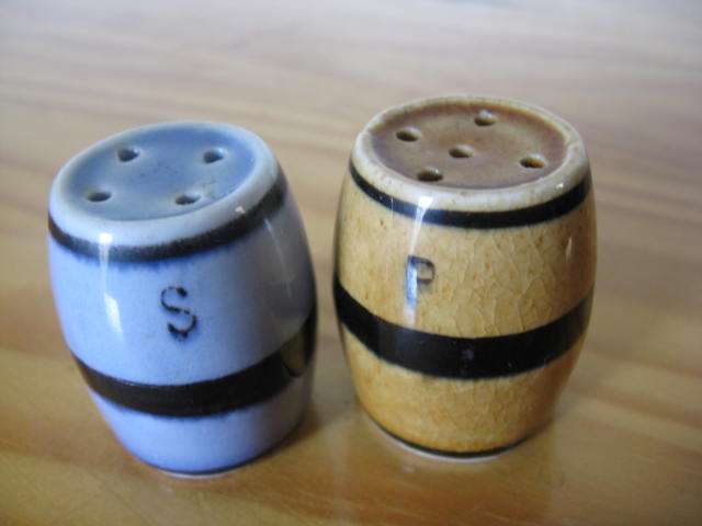 VINTAGE SALT & PEPPER POTS. H 3.7cm.