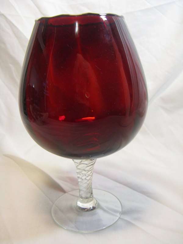 VERY LARGE WINE GLASS WITH A THICK STEM. H 18.5cm.