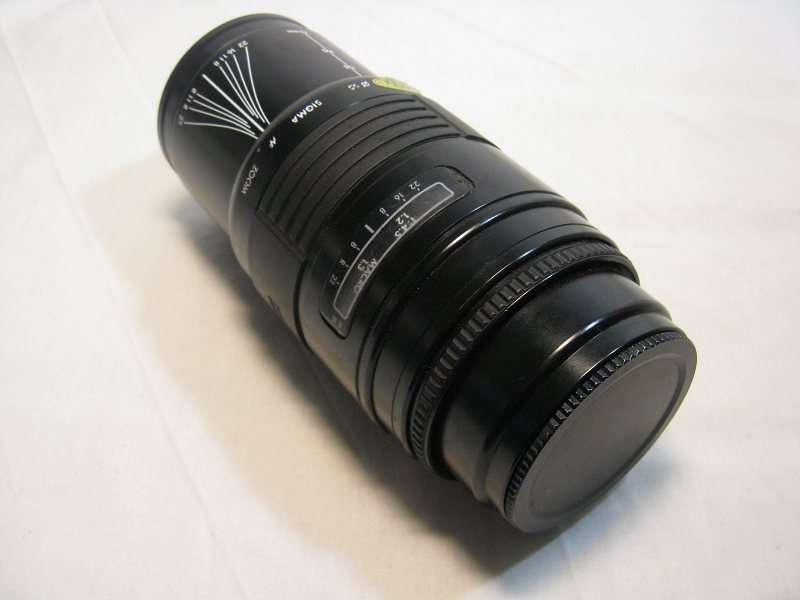 SIGMA AF ZOOM 1:3.8, f=75mm~200mm, MADE IN JAPAN.