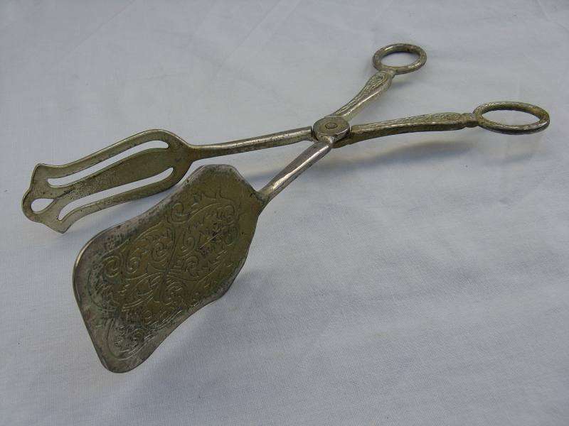 VINTAGE TONGS. L 22 cm.